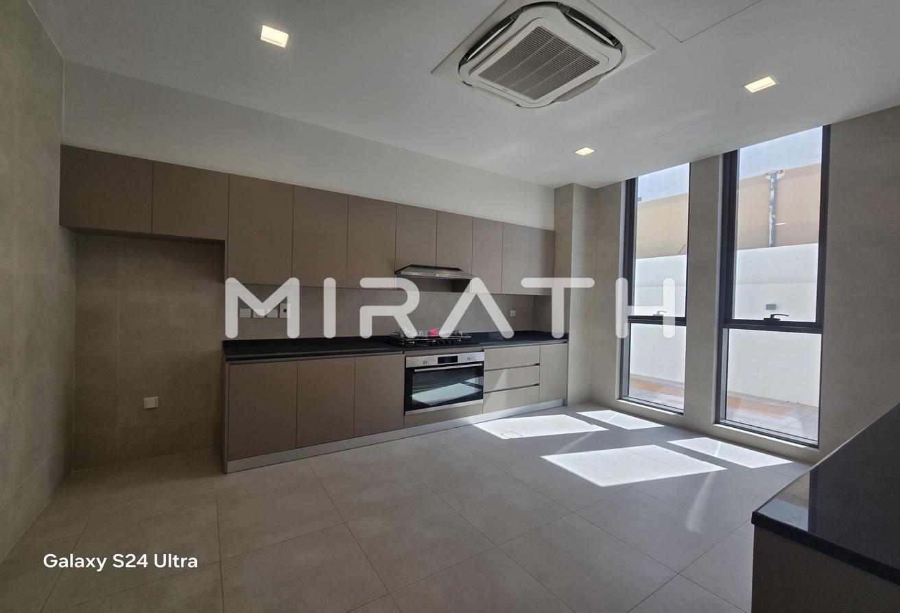 LUXURIOIS VILLA - FAMILY FRIENDLY COMMUNITY photo 8