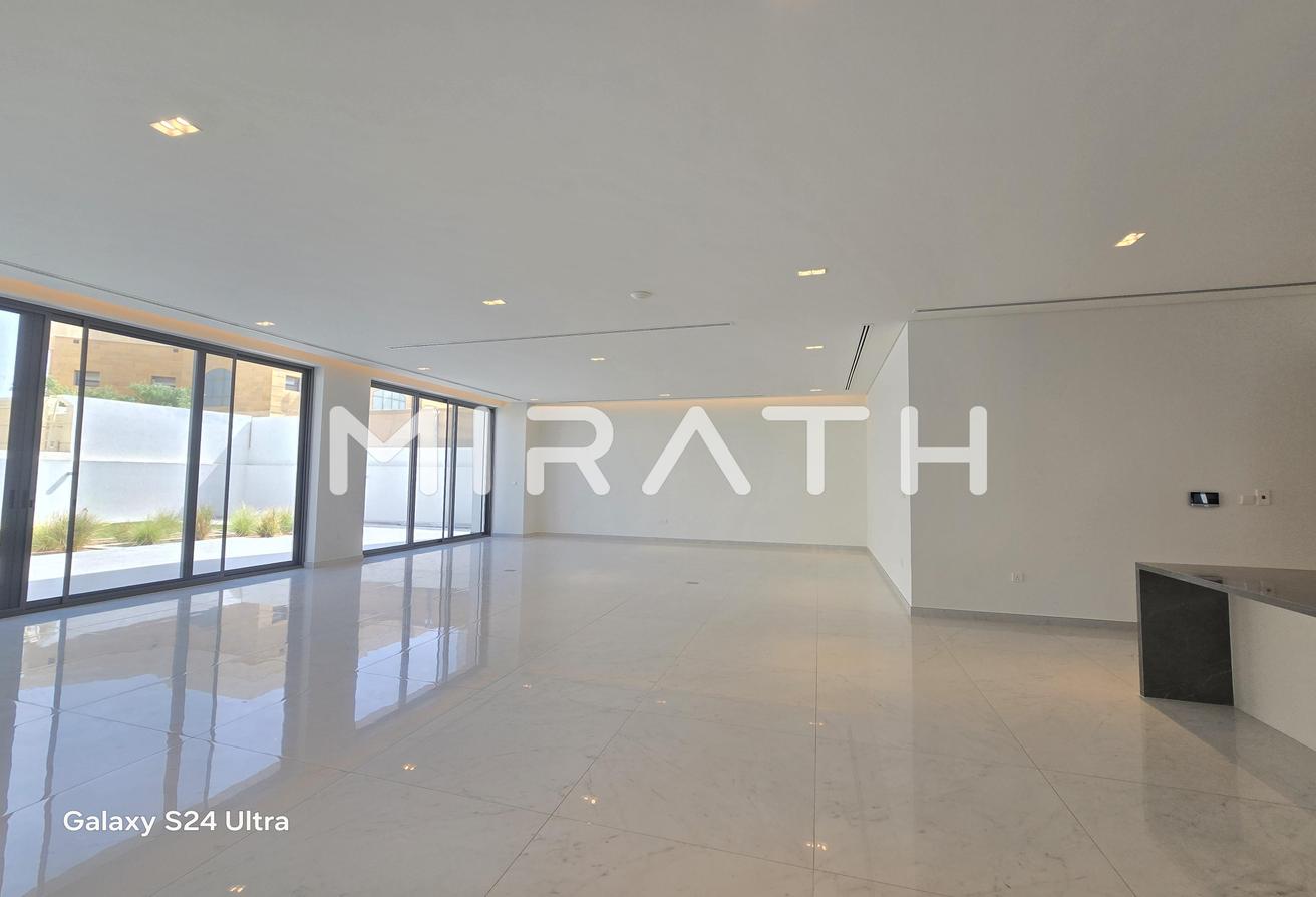 LUXURIOIS VILLA - FAMILY FRIENDLY COMMUNITY photo 7