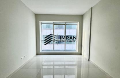 Apartment - 1 Bedroom - 2 Bathrooms for rent in Pearl Tower - Al Khan - Sharjah