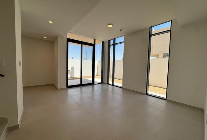 94032618 - Property Main Image
