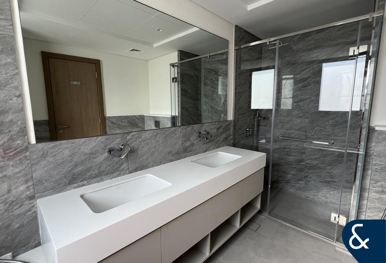 Landscaped | Modern Design | Large Plot photo 12