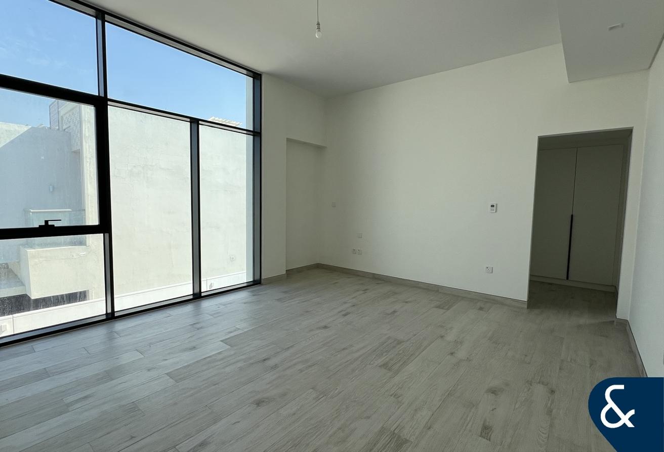 Landscaped | Modern Design | Large Plot photo 9