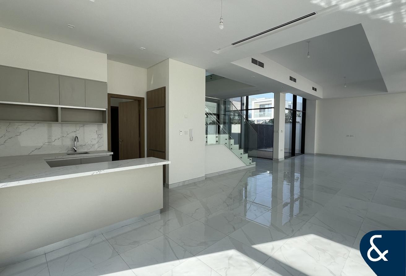 Landscaped | Modern Design | Large Plot photo 4