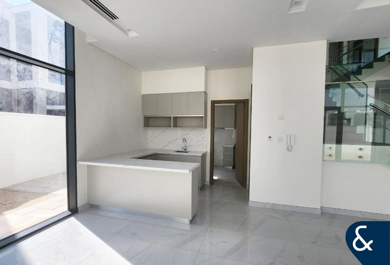 Landscaped | Modern Design | Large Plot photo 25