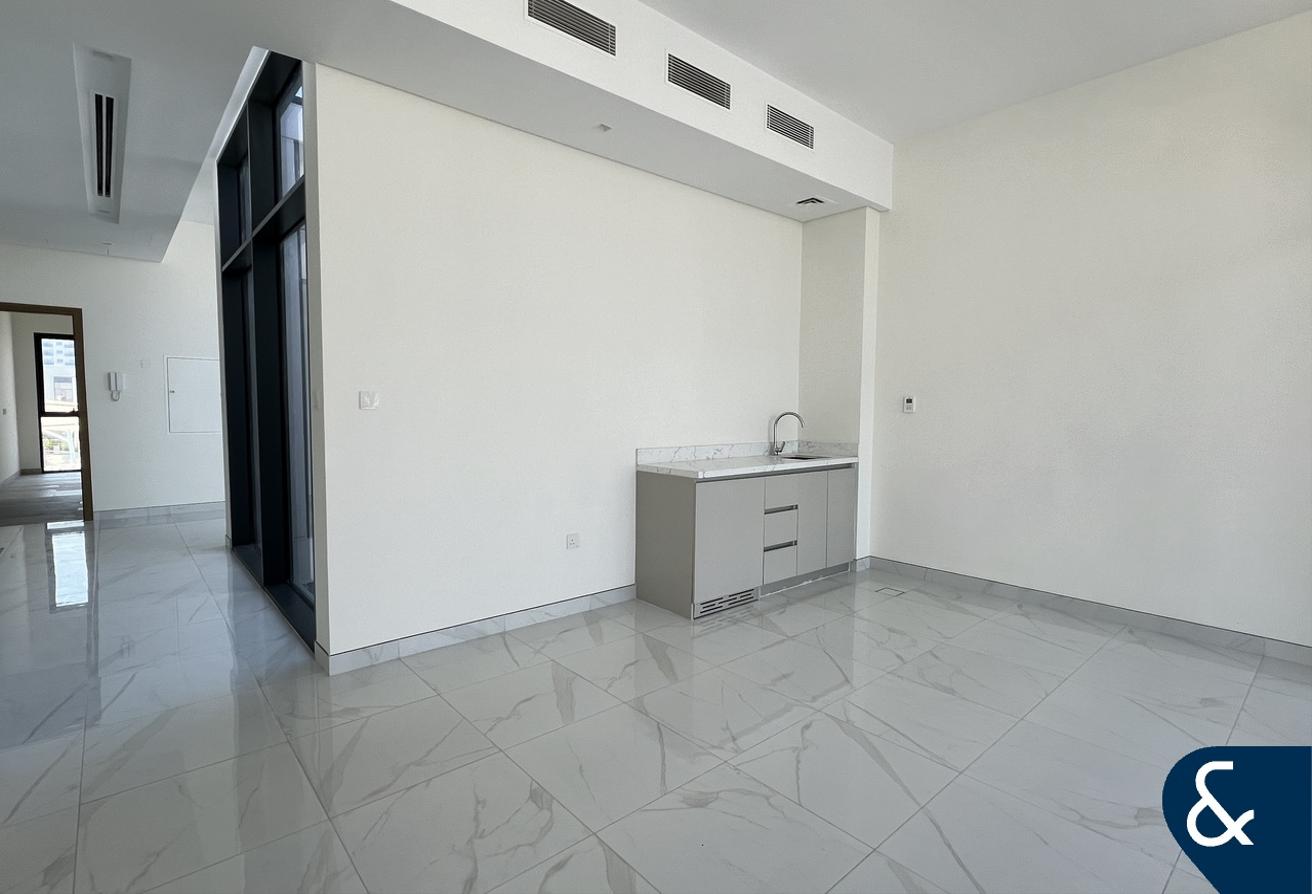 Landscaped | Modern Design | Large Plot photo 8