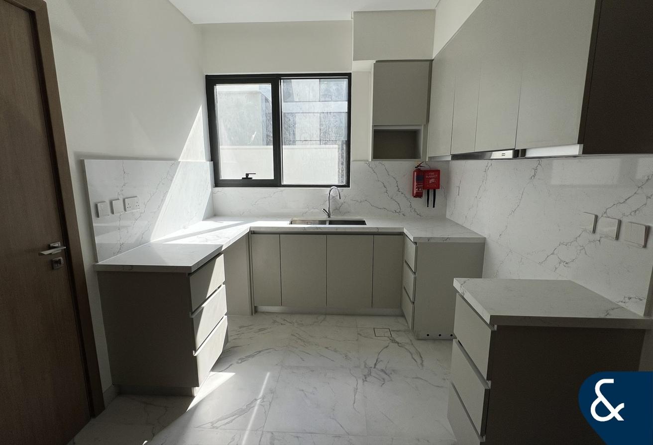 Landscaped | Modern Design | Large Plot photo 6