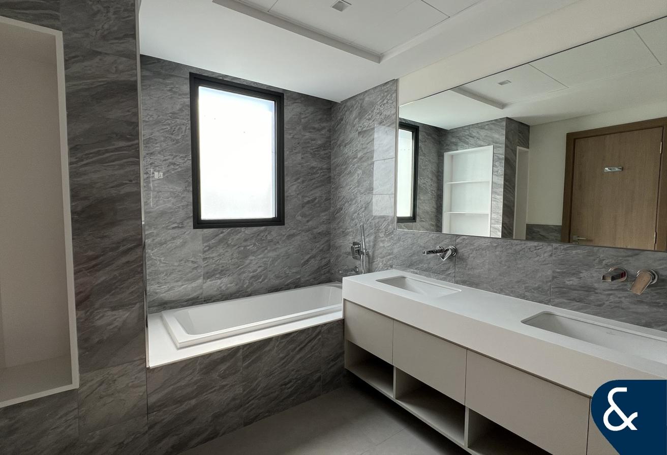 Landscaped | Modern Design | Large Plot photo 11
