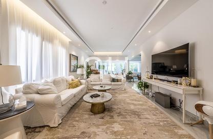 Villa - 5 Bedrooms - 5 Bathrooms for rent in Meadows 8 - Meadows - Dubai