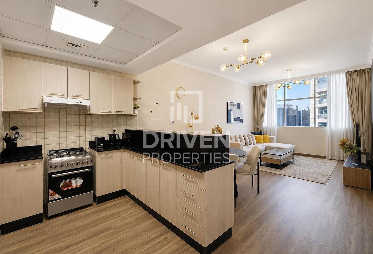 Elevated and Upgraded Unit | Prime Location photo 4