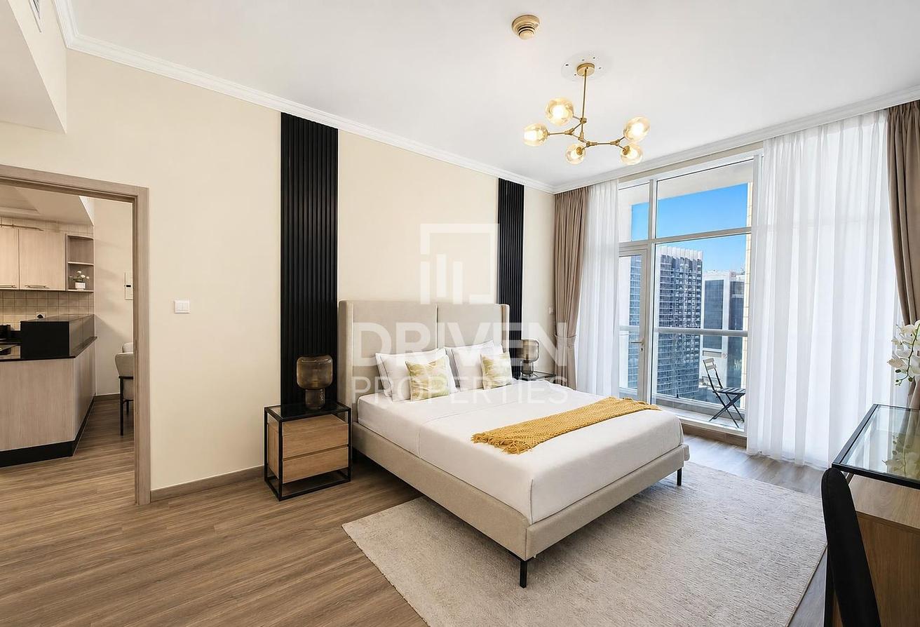 Elevated and Upgraded Unit | Prime Location photo 6