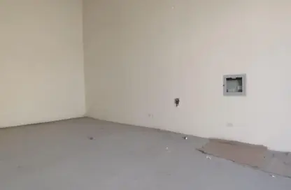 Warehouse - Studio for rent in Mussafah Industrial Area - Mussafah - Abu Dhabi