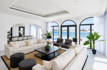 Villa - 5 - 6 for rent in Garden Homes Frond B - Garden Homes - Palm Jumeirah - Dubai