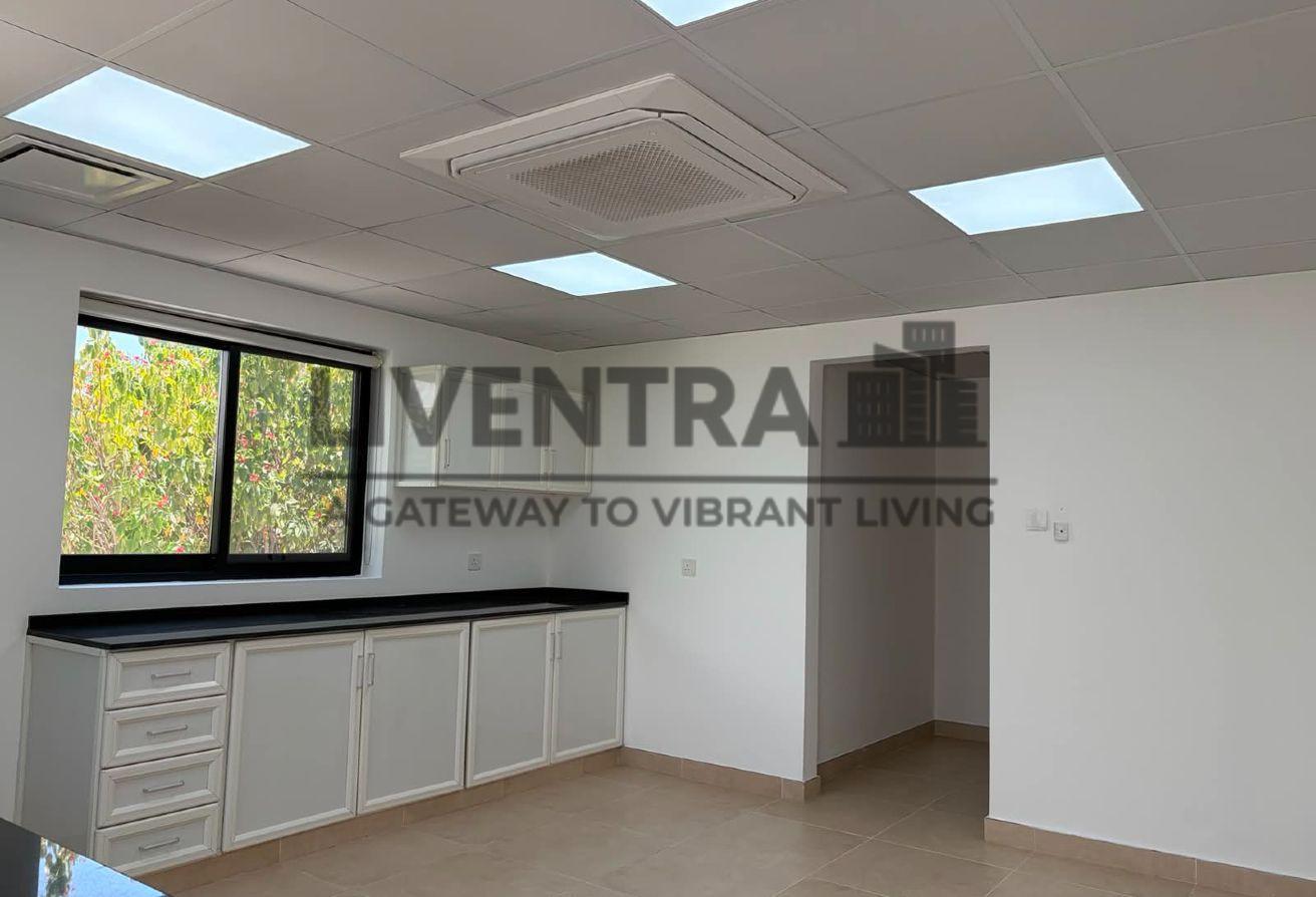 5BR Villa with Pool in Al Khawaneej 1 photo 12