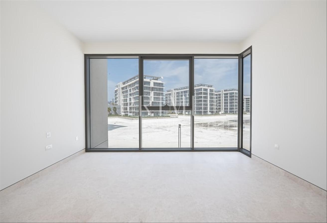 Luxury 4BR | Prime Location | Vacant photo 8