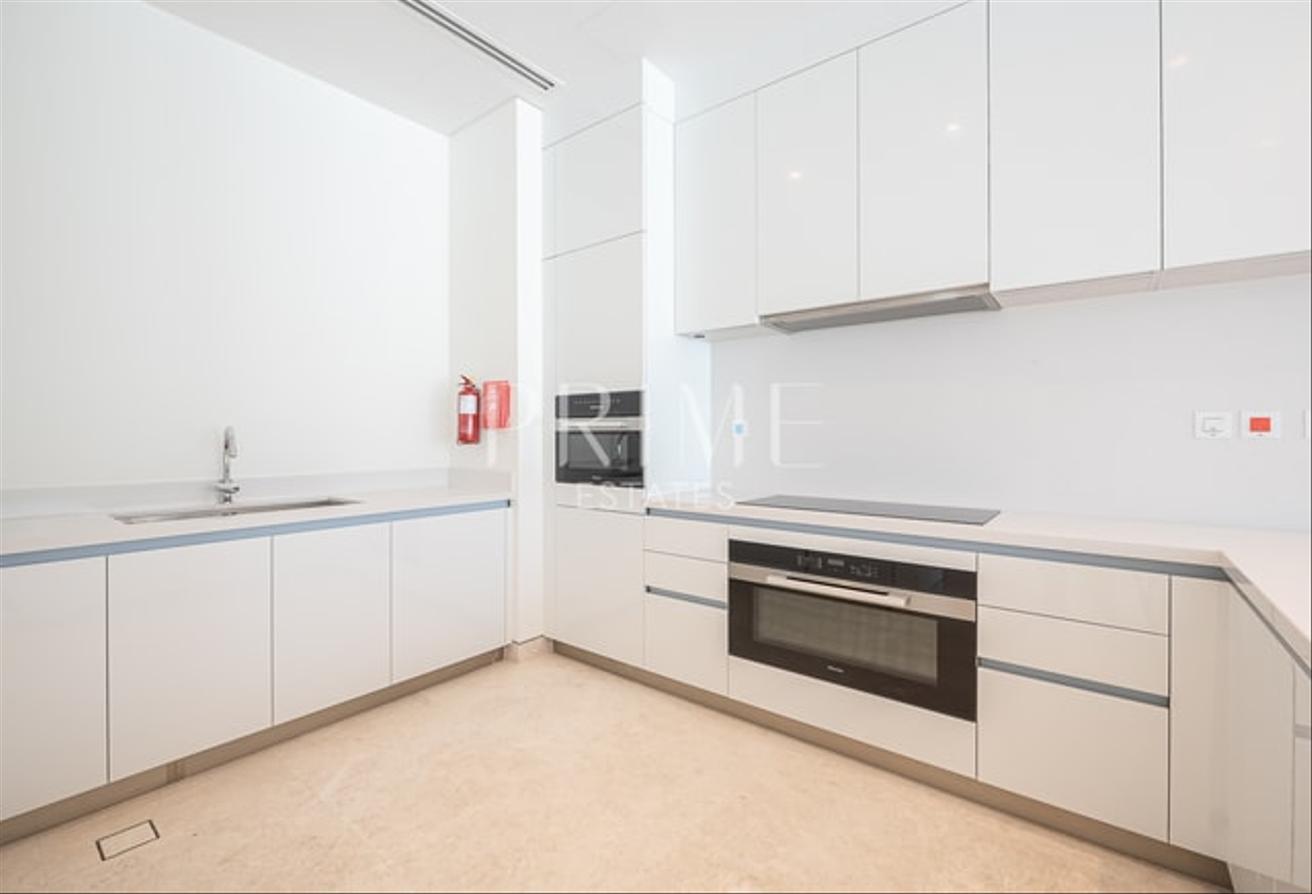 Luxury 4BR | Prime Location | Vacant photo 4