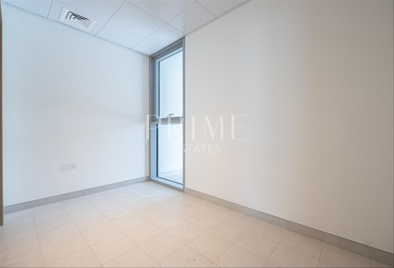 Luxury 4BR | Prime Location | Vacant photo 7