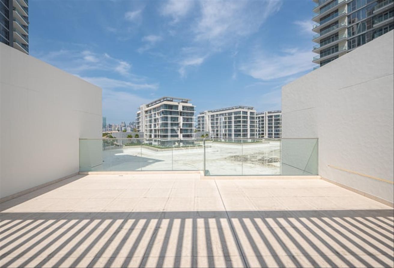 Luxury 4BR | Prime Location | Vacant photo 18