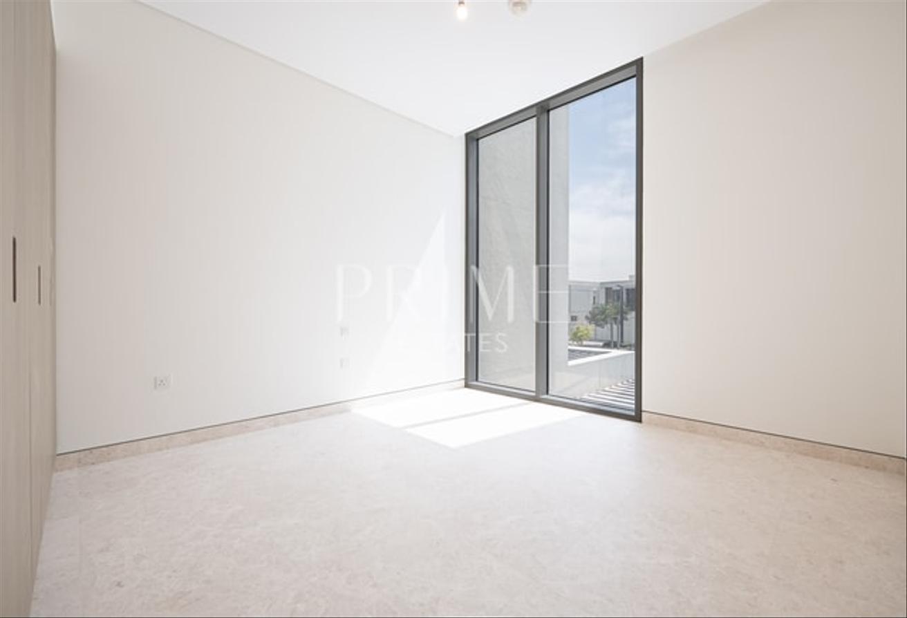 Luxury 4BR | Prime Location | Vacant photo 11