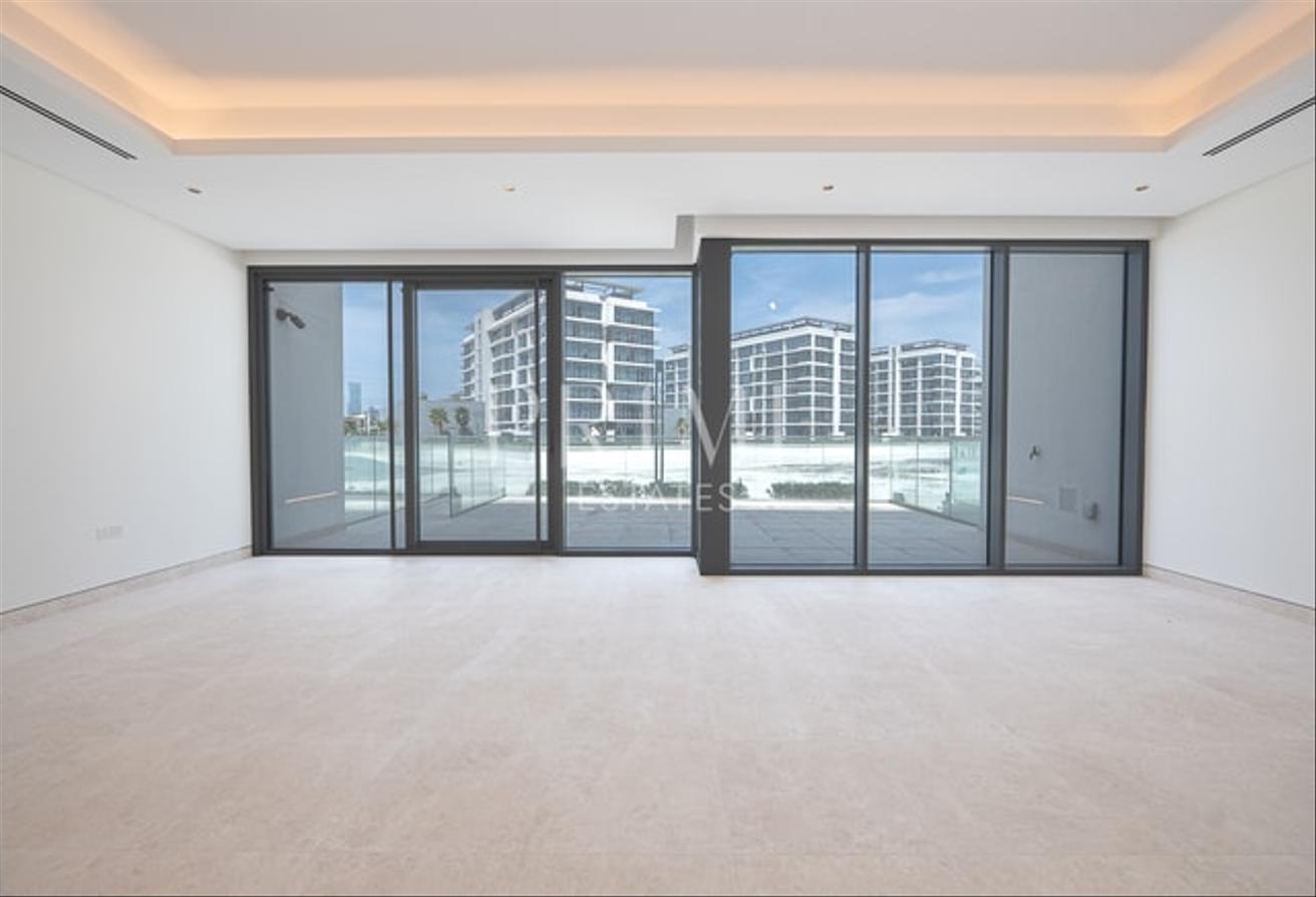 Luxury 4BR | Prime Location | Vacant photo 3