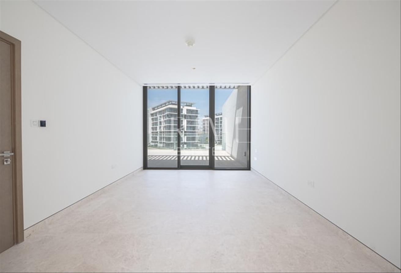 Luxury 4BR | Prime Location | Vacant photo 14