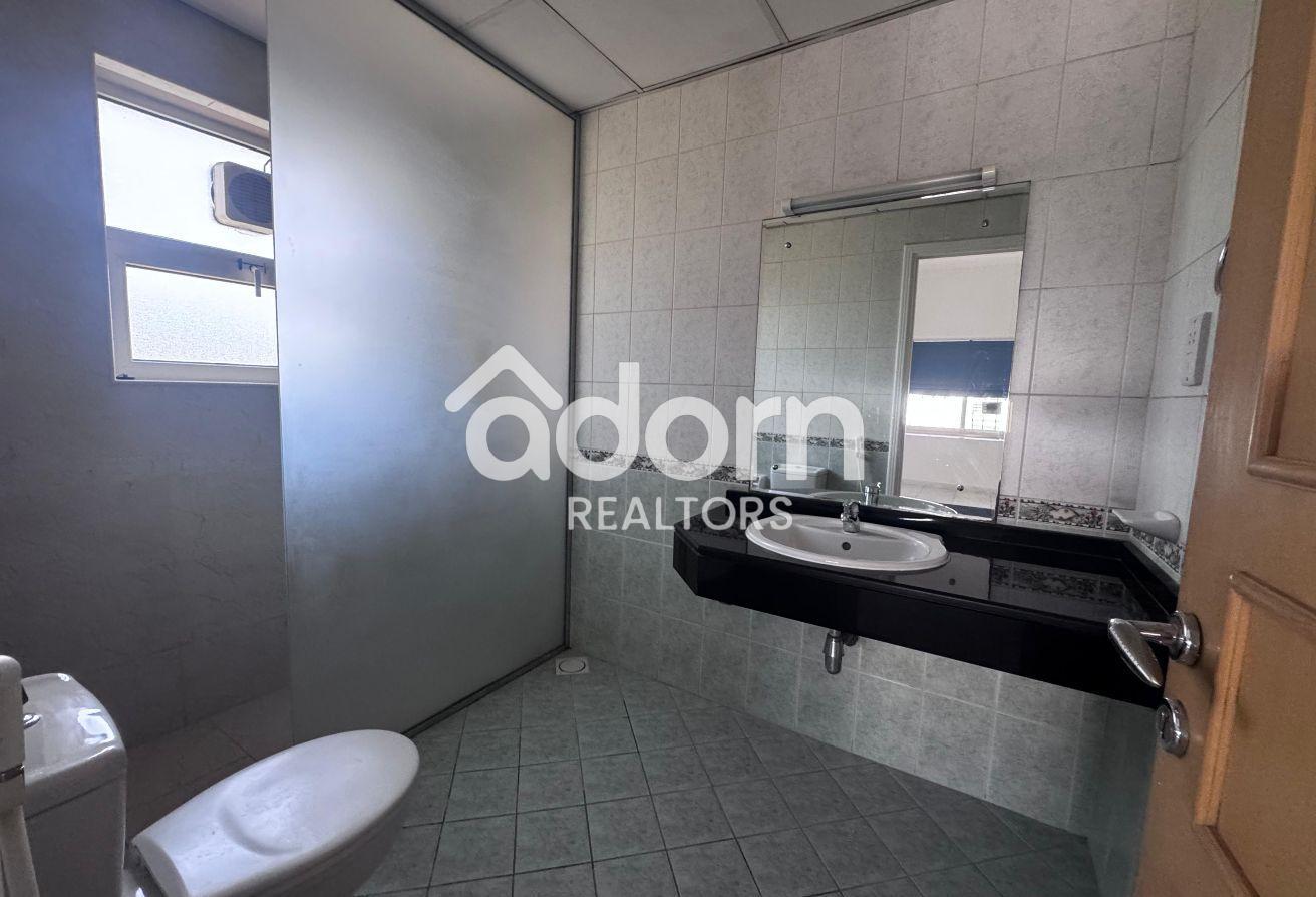 Spacious 5BR Villa | Pool & Garden | Near Beach photo 4