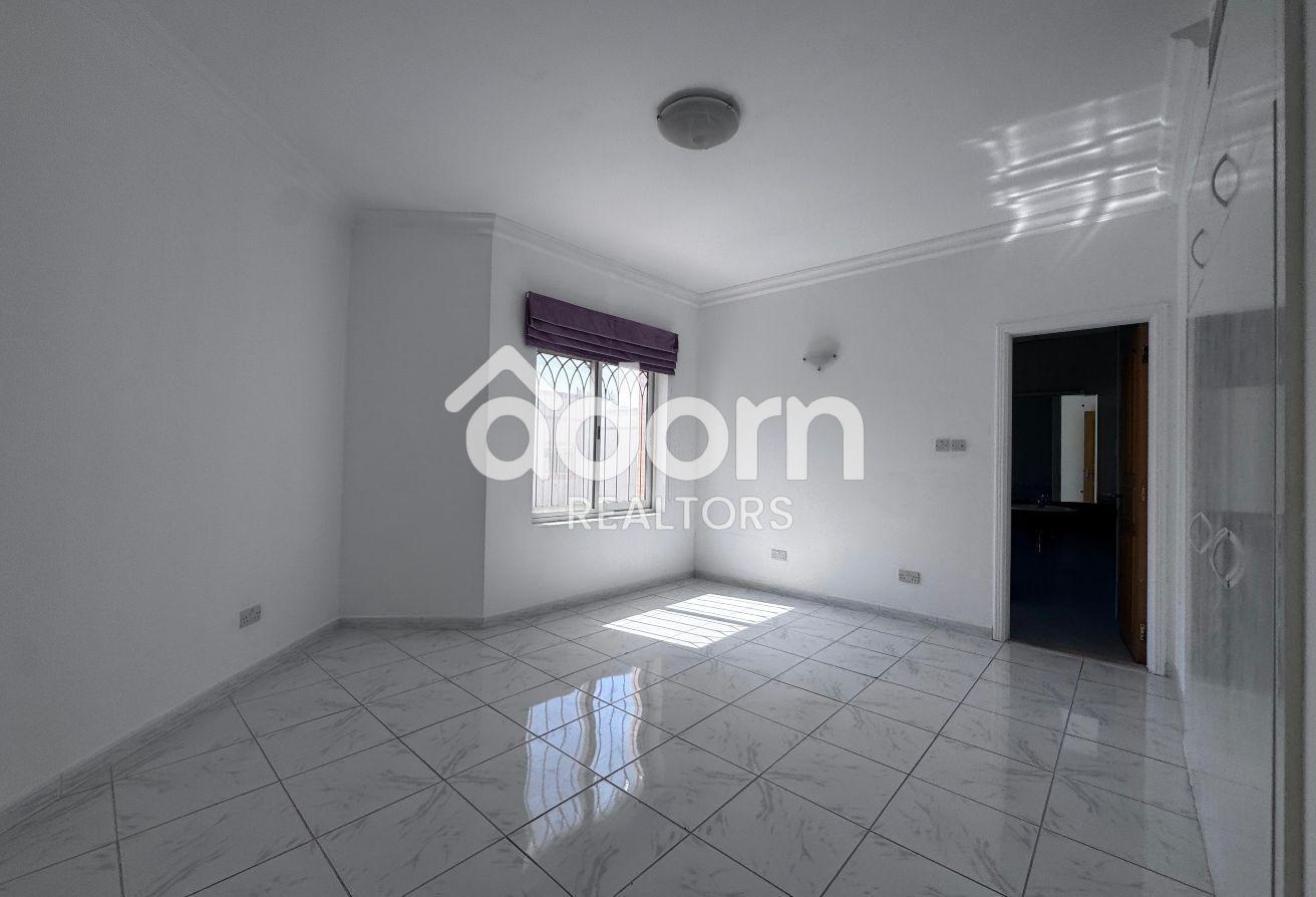 Spacious 5BR Villa | Pool & Garden | Near Beach photo 2