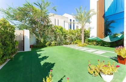 Villa - 6 Bedrooms - 7+ Bathrooms for rent in Jumeirah Park Homes - Jumeirah Park - Dubai