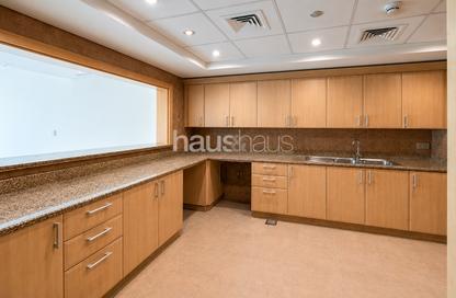 Apartment - 2 Bedrooms - 4 Bathrooms for rent in Al Anbara - Shoreline Apartments - Palm Jumeirah - Dubai