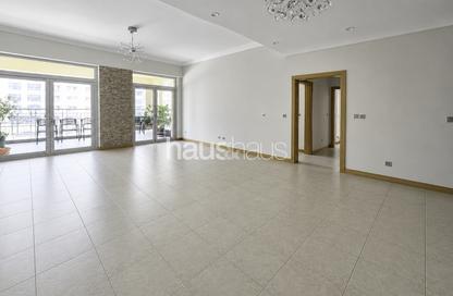 Apartment - 2 Bedrooms - 4 Bathrooms for rent in Al Anbara - Shoreline Apartments - Palm Jumeirah - Dubai