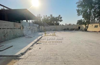 Factory - Studio - 3 Bathrooms for rent in Al Sajaa S - Al Sajaa - Sharjah