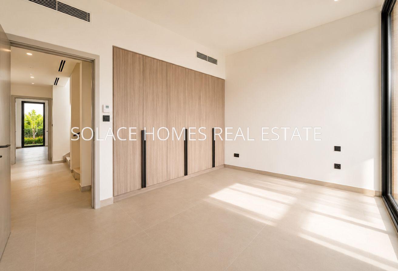 VACANT - Unique villa - Rare availability photo 8