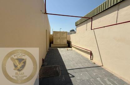 أرض - استوديو للايجار في بناء الصناعية 13 - منطقة رقم 13 - المنطقة الصناعية بالشارقة - الشارقة أرض - استوديو للايجار في بناء الصناعية 13 - منطقة رقم 13 - المنطقة الصناعية بالشارقة - الشارقة