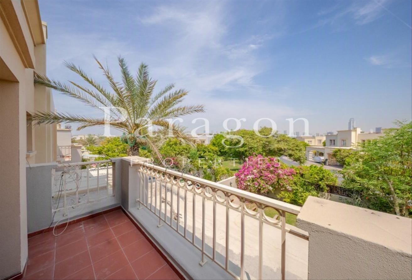Upgraded I Extended I Huge Landscaped Garden photo 13