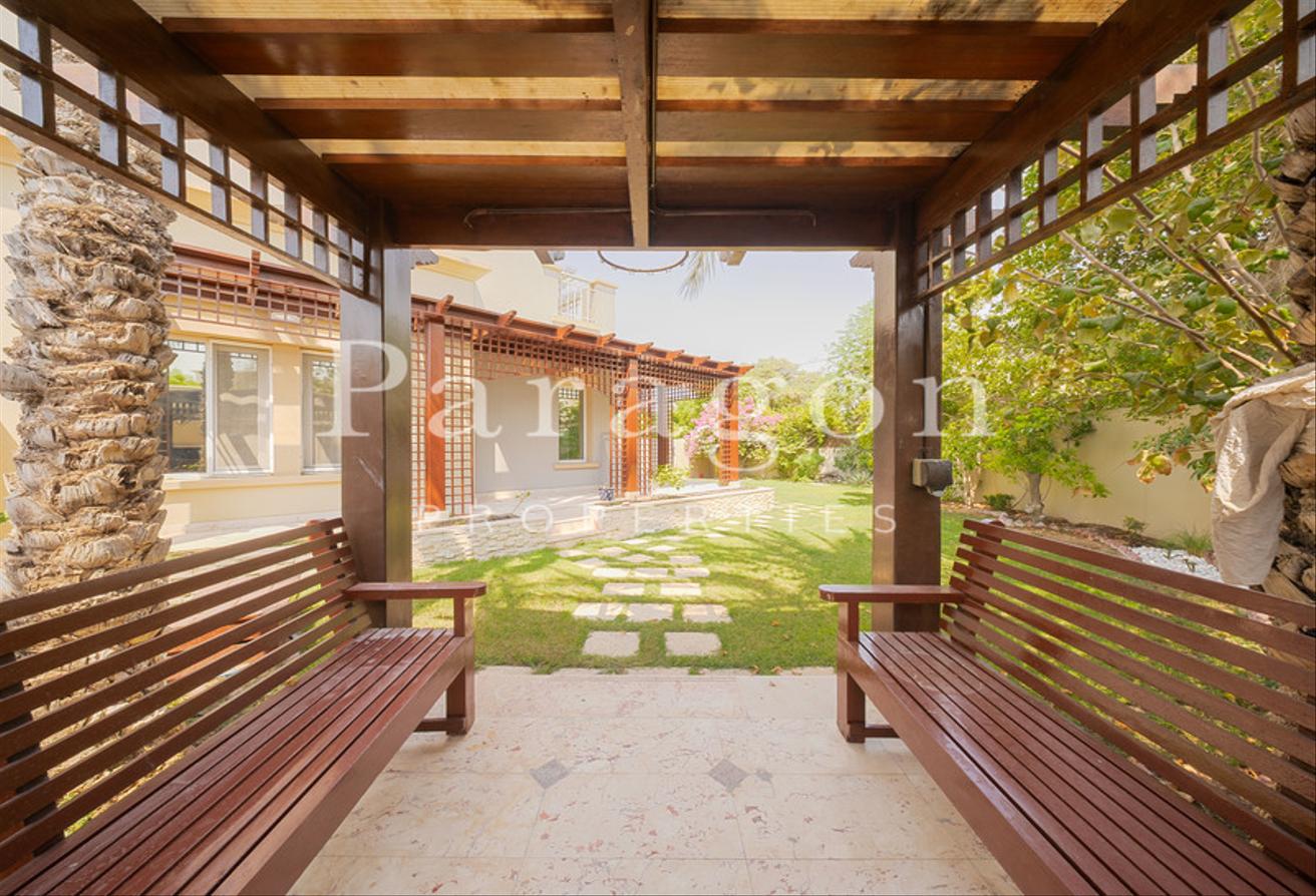 Upgraded I Extended I Huge Landscaped Garden photo 18