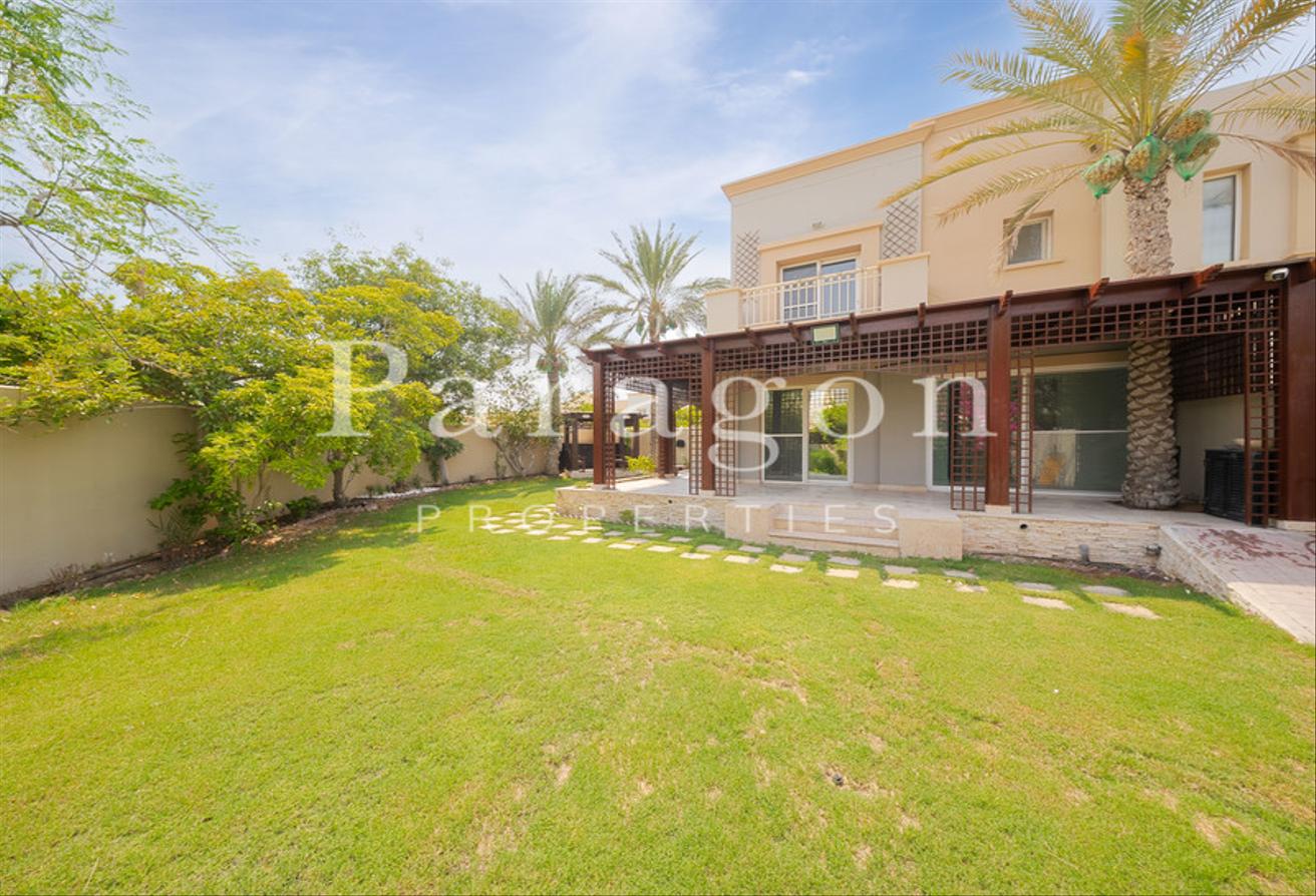 Upgraded I Extended I Huge Landscaped Garden photo 3