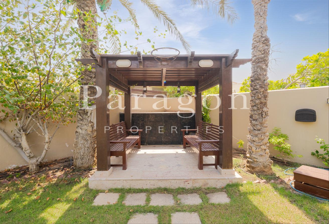 Upgraded I Extended I Huge Landscaped Garden photo 17