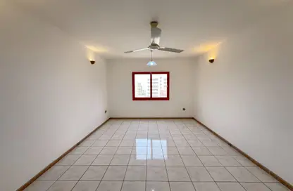 Apartment - Studio - 1 Bathroom for rent in Nasser Lootah Pink Building - Al Muraqqabat - Deira - Dubai