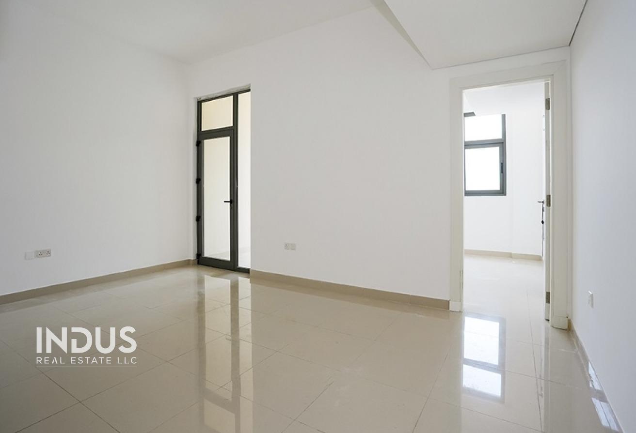 Prime JVC Location | Spacious 1BR | Free Chiller photo 4