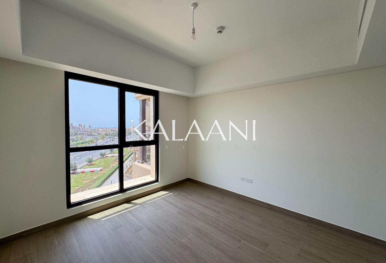 SKYLINE VIEW | SPACIOUS LAYOUT | BRAND NEW photo 2