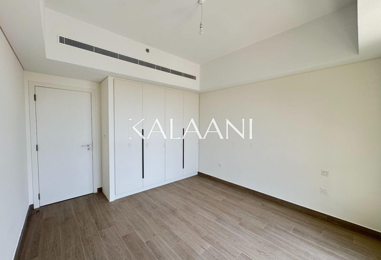 SKYLINE VIEW | SPACIOUS LAYOUT | BRAND NEW photo 8