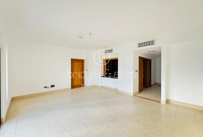 74240860 - صورة العقار 2