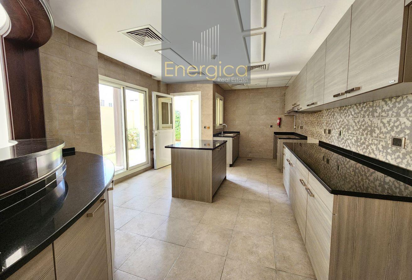 Modern 5BR V | Shared Pool | Gym | Private Garden photo 9