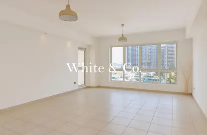 Apartment - 2 Bedrooms - 3 Bathrooms for rent in Marina Residences 5 - Marina Residences - Palm Jumeirah - Dubai