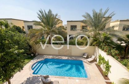 Villa - 3 Bedrooms - 4 Bathrooms for rent in District 6 - Jumeirah Park - Dubai