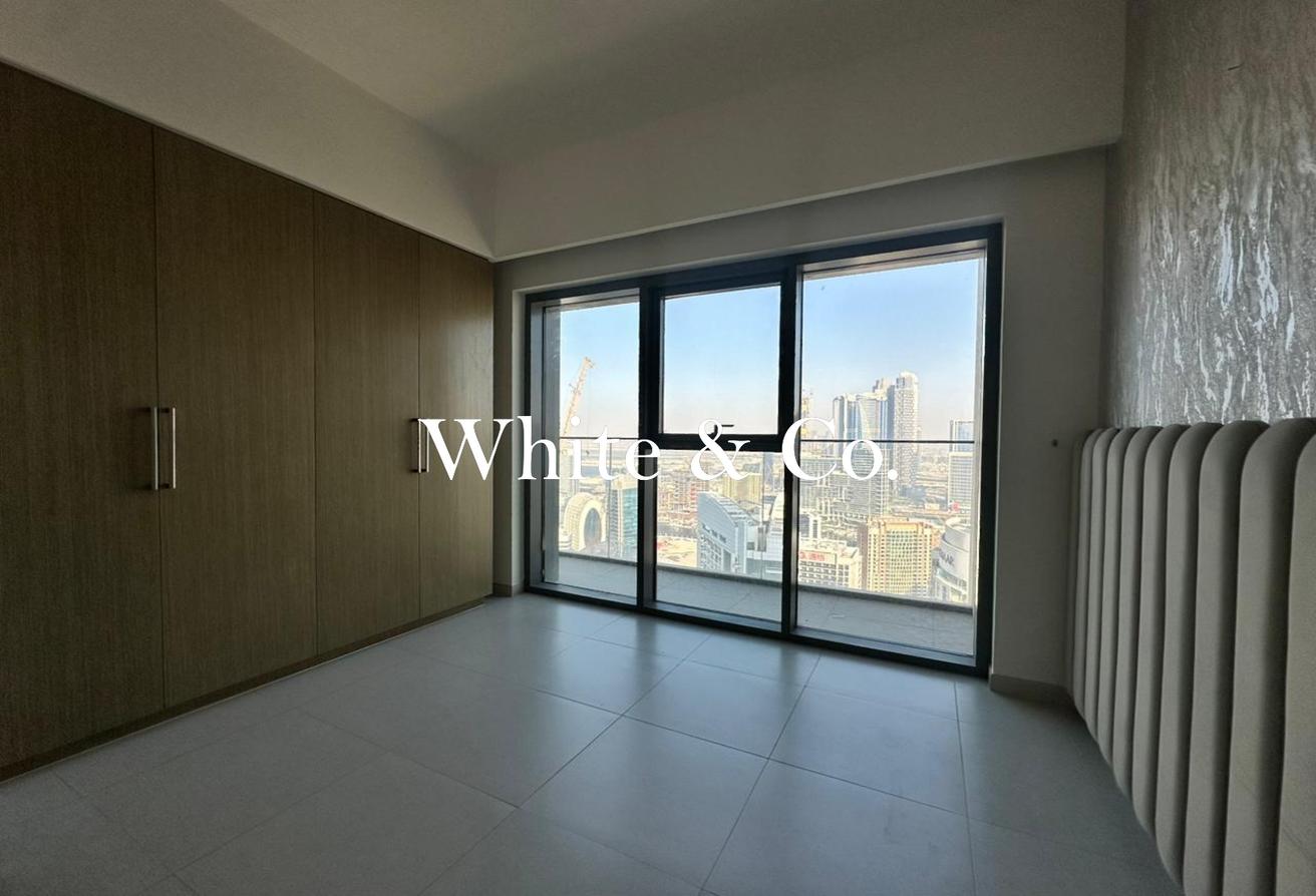 UPGRADED | UNFURNISHED | CITY AND SEA VIEW photo 8