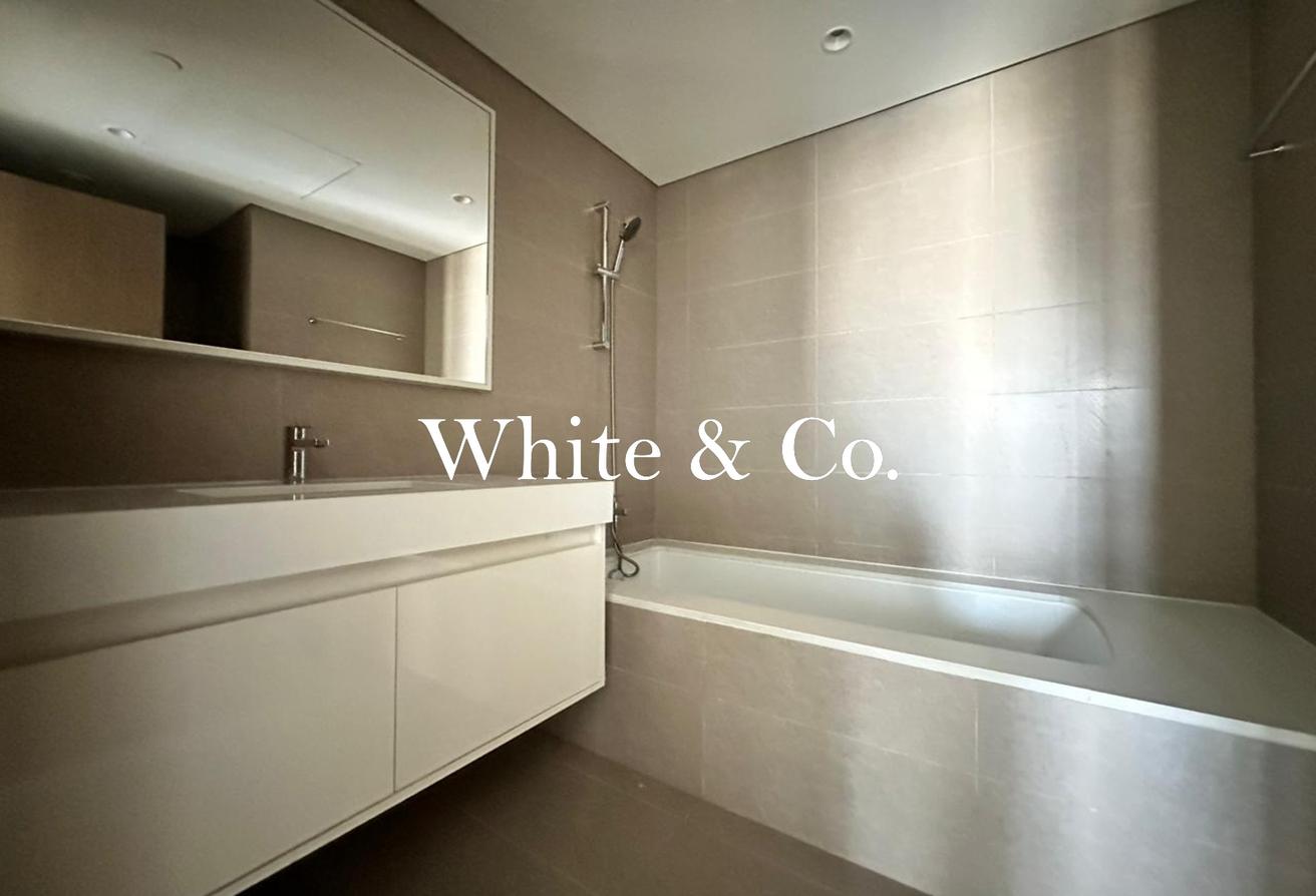 UPGRADED | UNFURNISHED | CITY AND SEA VIEW photo 9