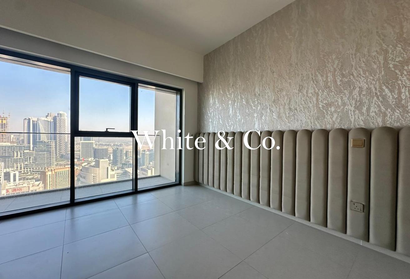 UPGRADED | UNFURNISHED | CITY AND SEA VIEW photo 6