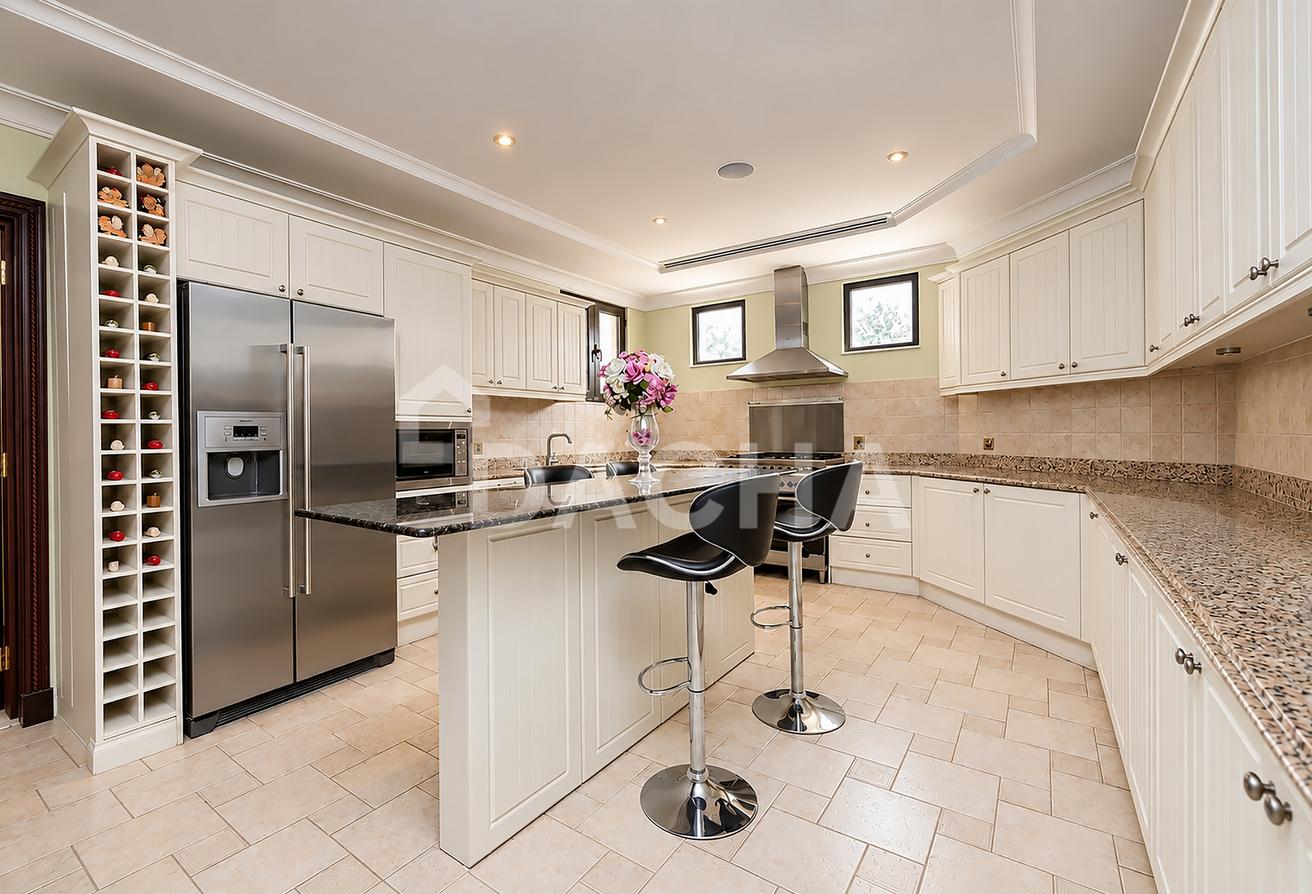 Move In Ready | Exclusive Frond | Atrium Entrance photo 11