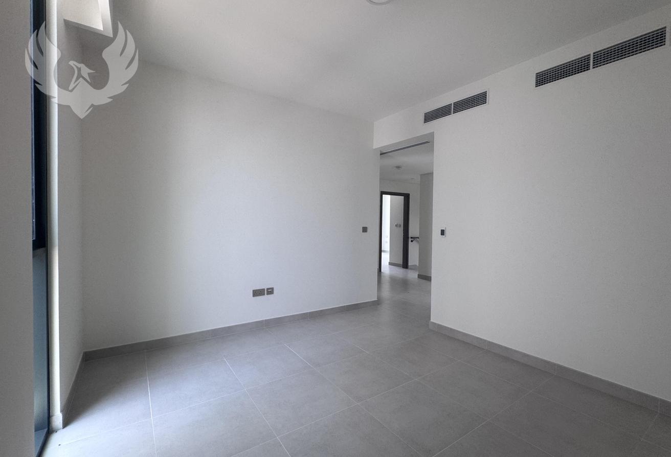 Brand New | Green Belt Facing | Spacious photo 11