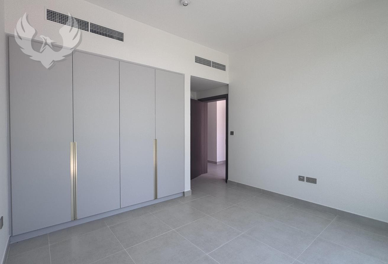 Brand New | Green Belt Facing | Spacious photo 5